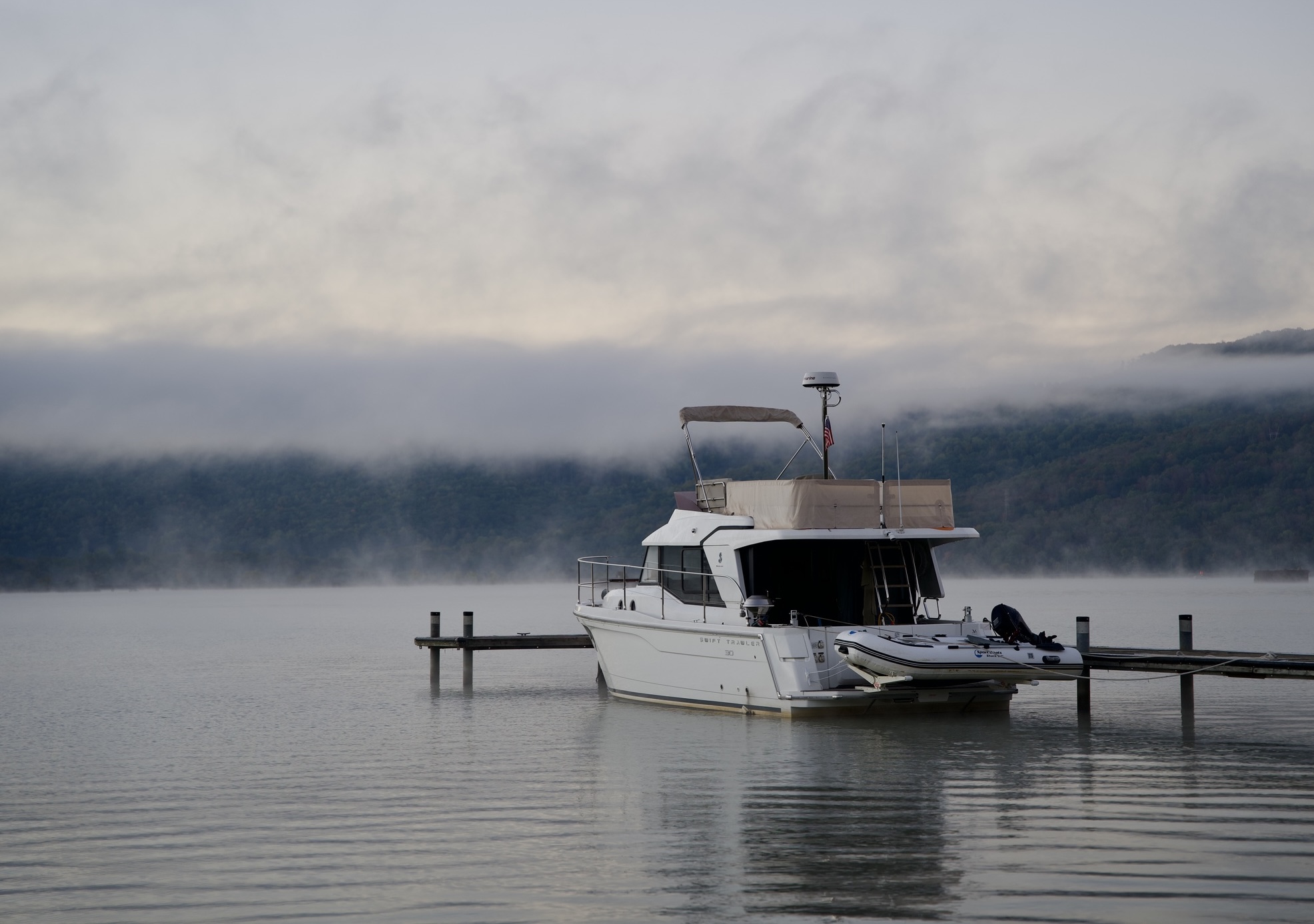 Beneteau Swift Trawler 30 cruising on the water